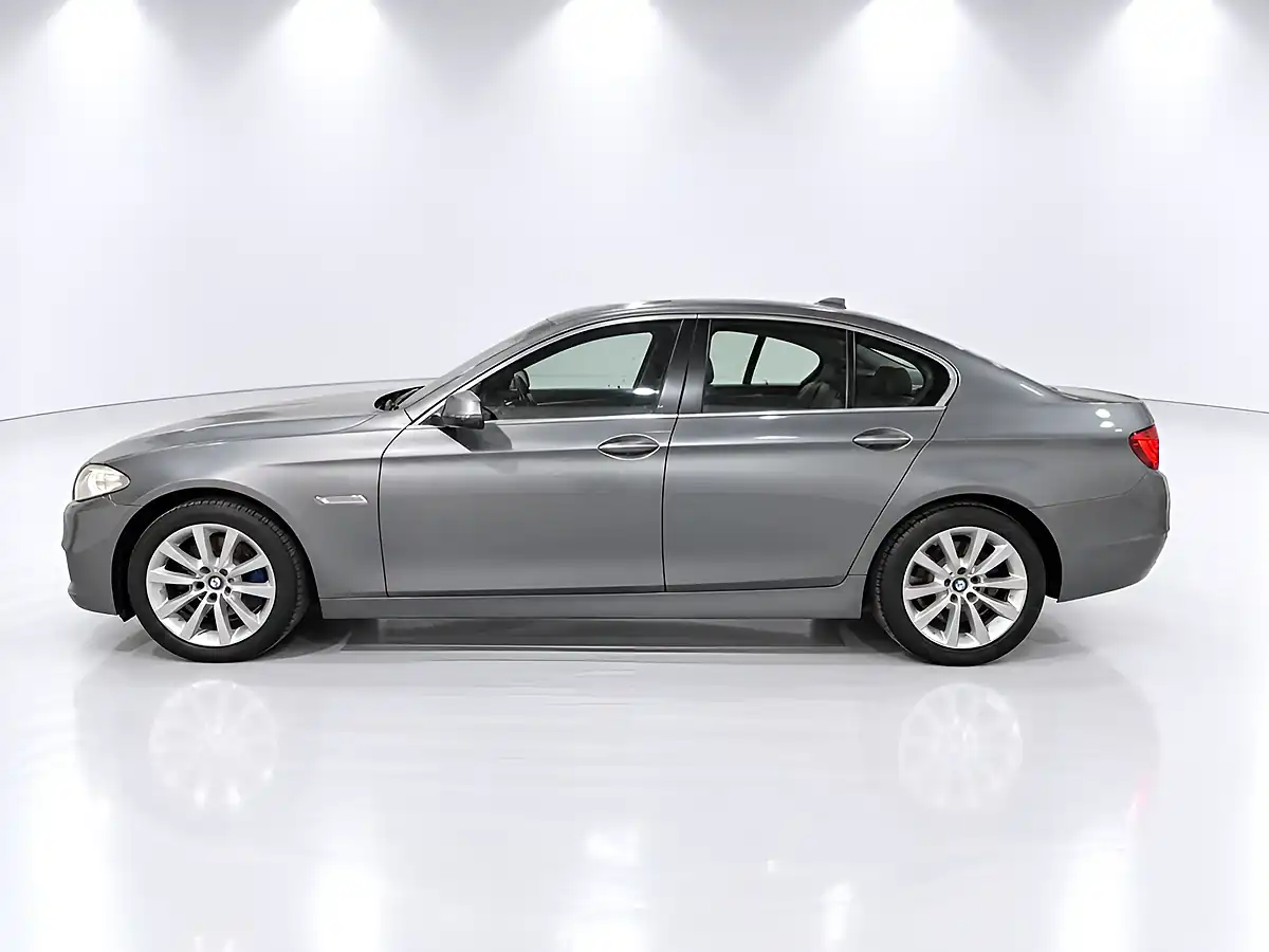 Used 2016 BMW 5 Series Se Grey - Interior and Exterior details 5