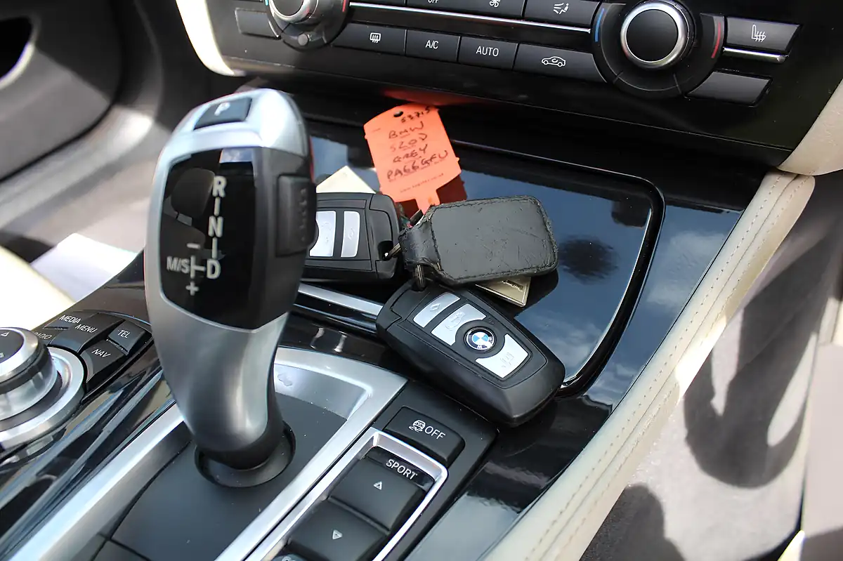 Used 2016 BMW 5 Series Se Grey - Interior and Exterior details 16