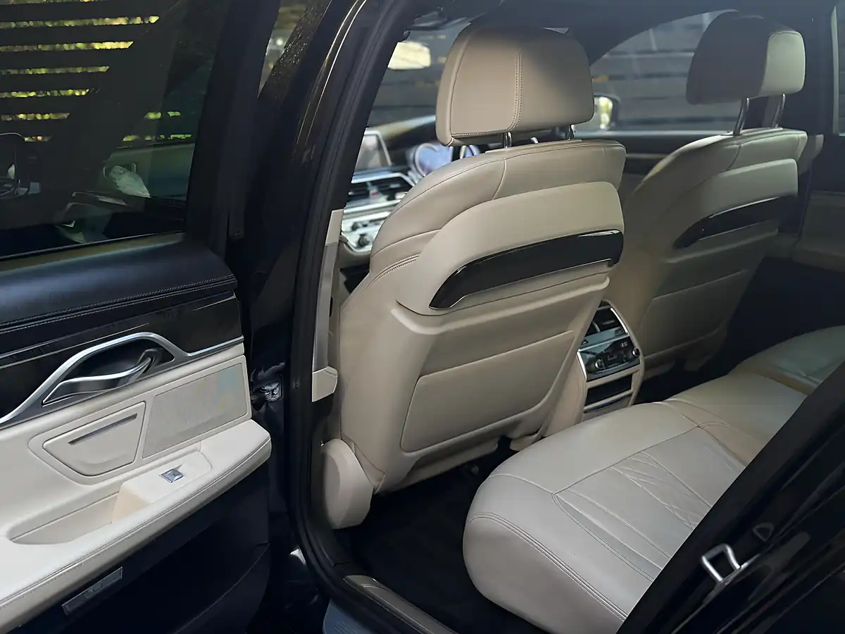 Used 2016 BMW 7 Series M Sport Black - Interior and Exterior details 16