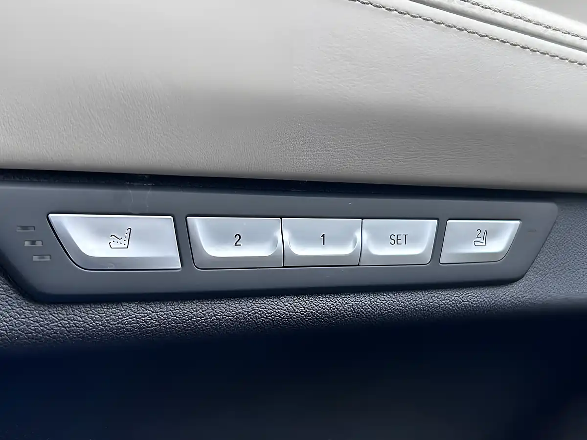 Used 2016 BMW 7 Series Saloon Sophisto Xirallic Grey - Interior and Exterior details 12