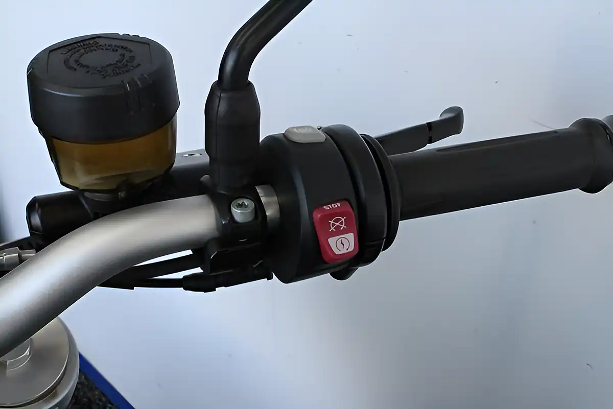 Used 2016 BMW F 800 R Black Rain Black - Interior and Exterior details 16