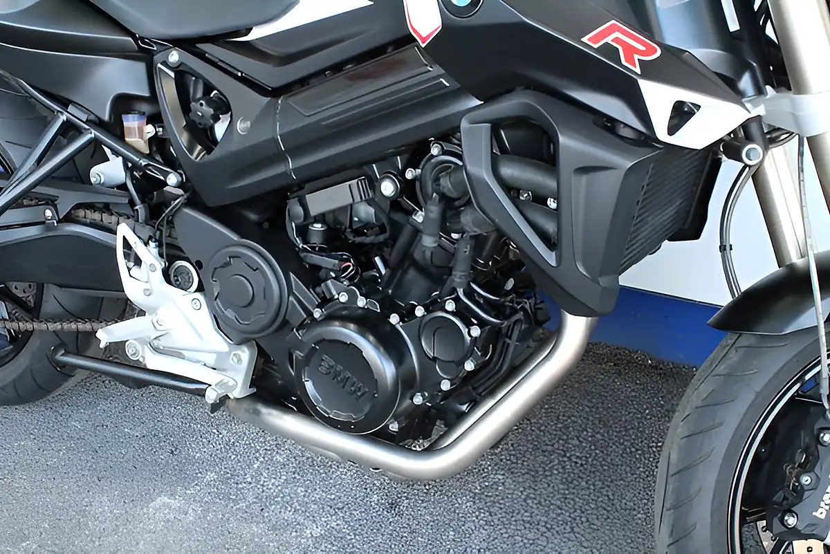 Used 2016 BMW F 800 R Black Rain Black - Interior and Exterior details 17