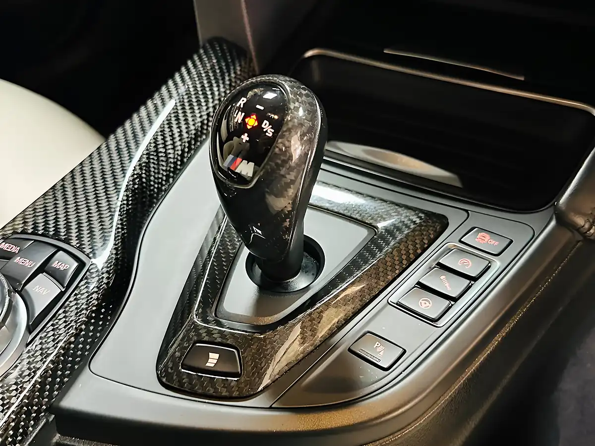 Used 2016 BMW M3 Competition Yas Marina Blue - Interior and Exterior details 18