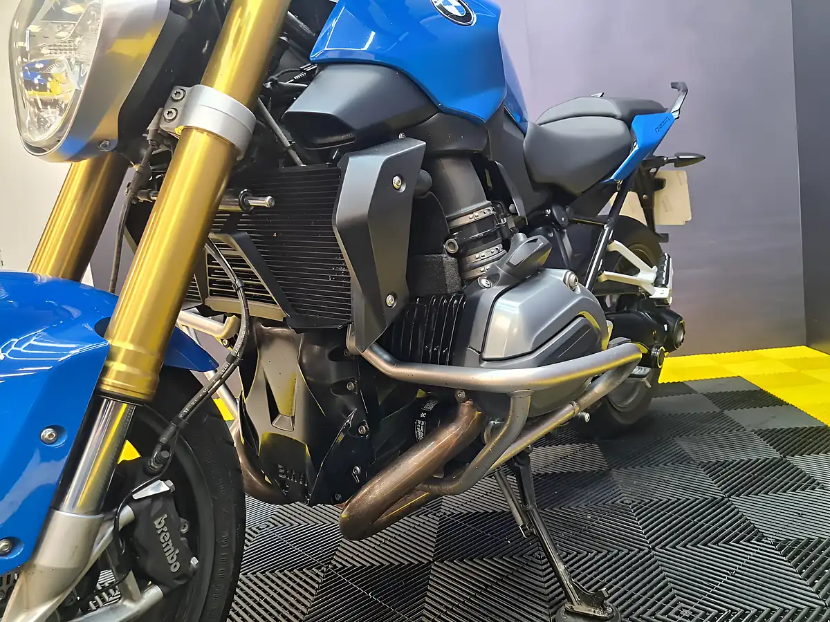 Used 2016 BMW R 1200 R Blue - Interior and Exterior details 11