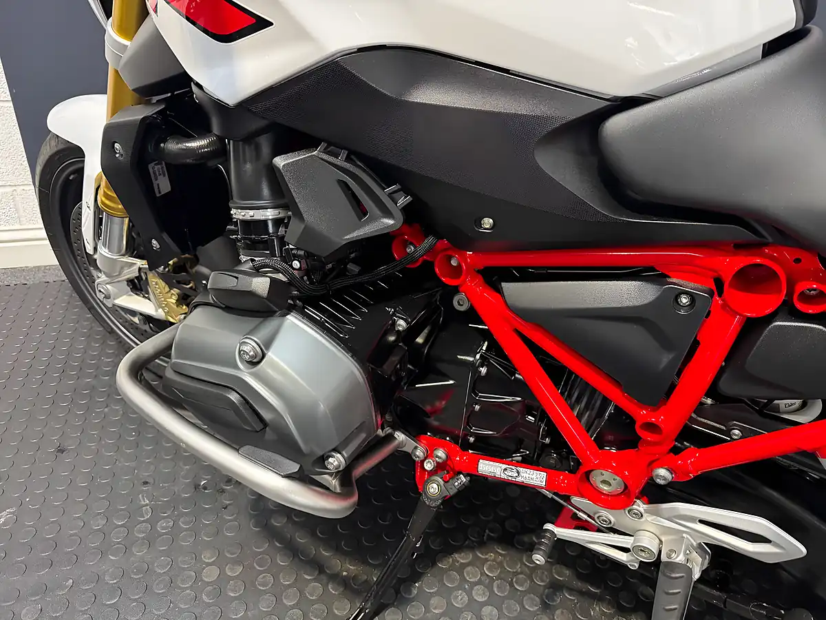 Used 2016 BMW R 1200 R - Interior and Exterior details 18