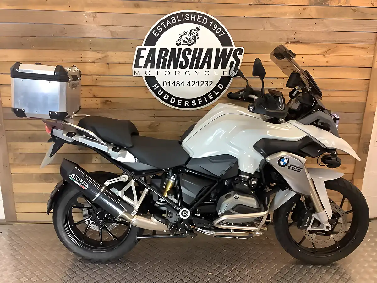 Used 2016 BMW R Series Alpine Edition White - Front View