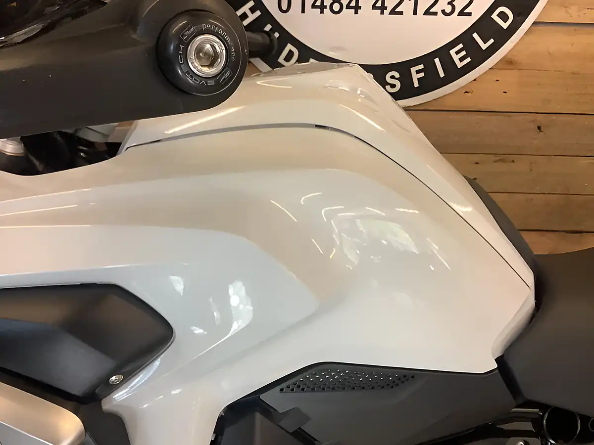 Used 2016 BMW R Series Alpine Edition White - Interior and Exterior details 10