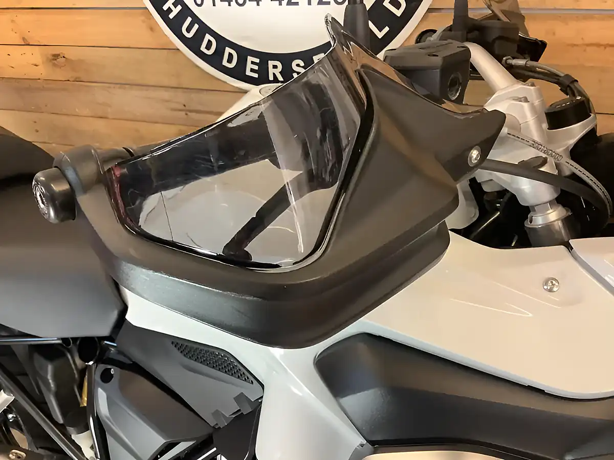 Used 2016 BMW R Series Alpine Edition White - Interior and Exterior details 13