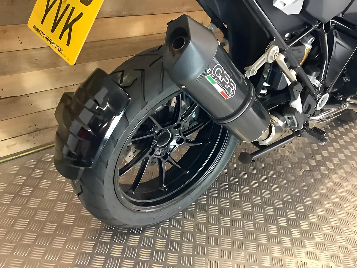 Used 2016 BMW R Series Alpine Edition White - Interior and Exterior details 19