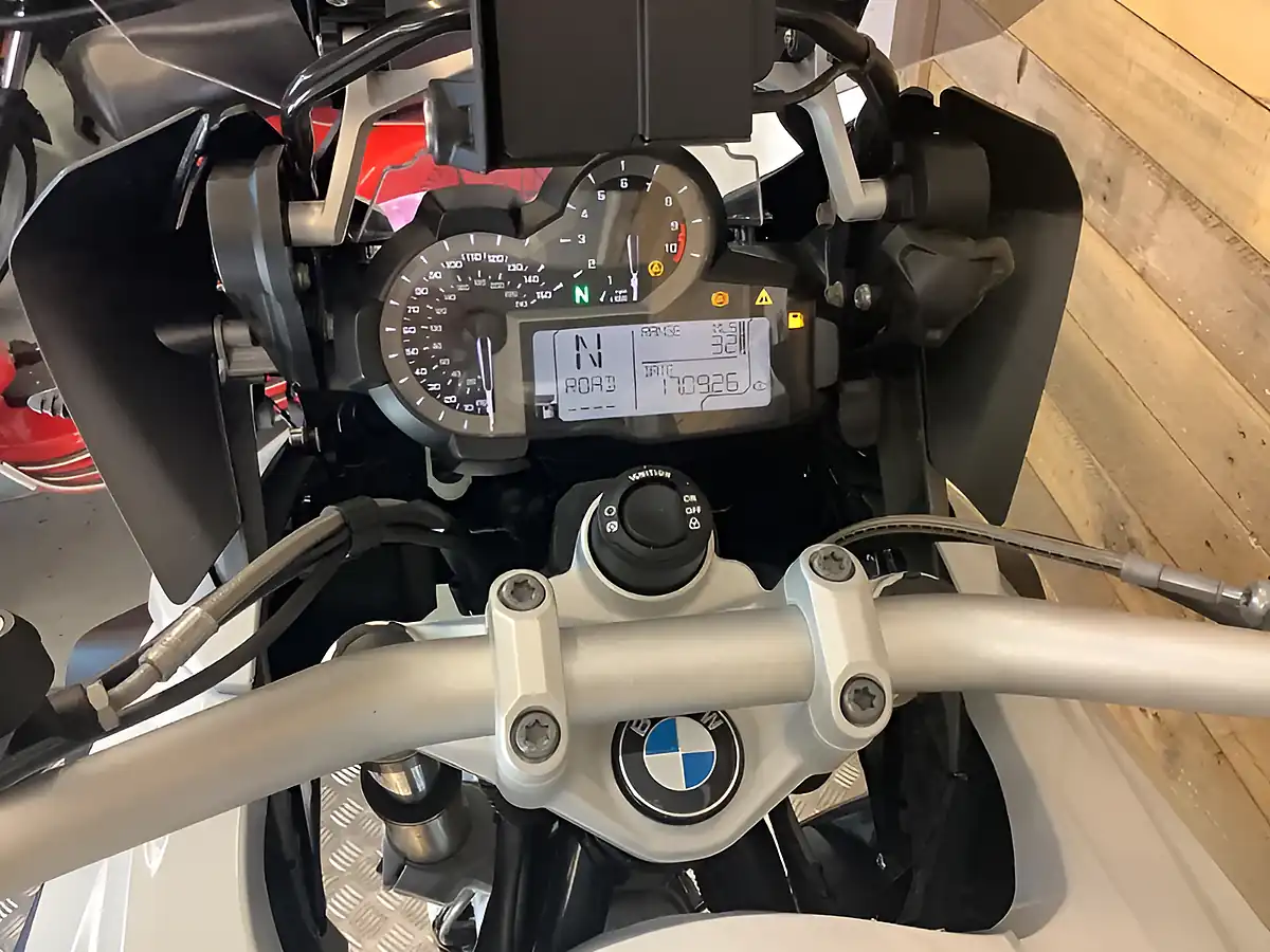 Used 2016 BMW R Series Alpine Edition White - Interior and Exterior details 7