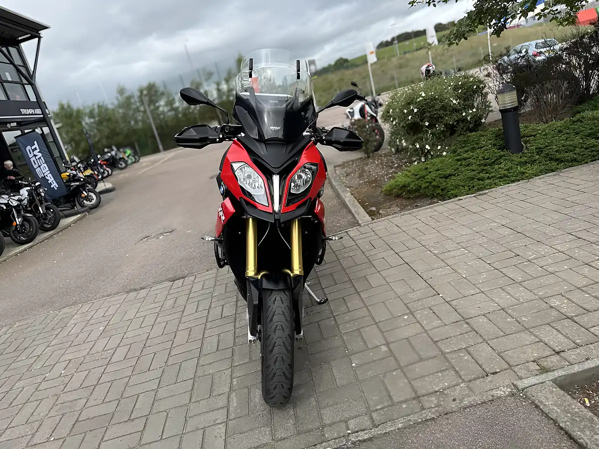 Used 2016 BMW S1000XR Red - Interior and Exterior details 4