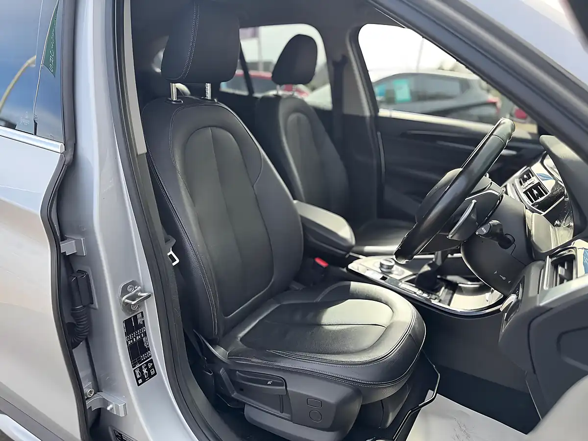 Used 2016 BMW X1 Xline Silver - Interior and Exterior details 10