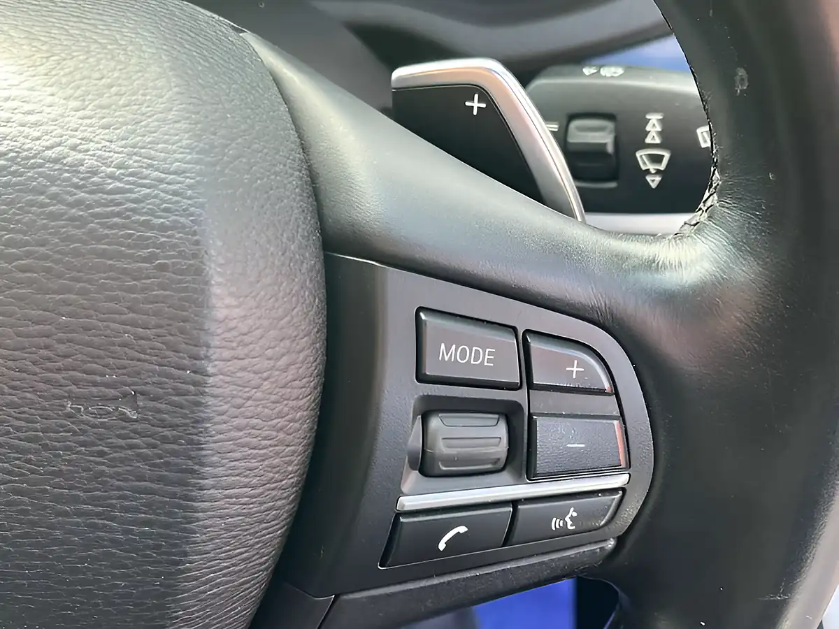 Used 2016 BMW X4 M Sport Alpine White - Interior and Exterior details 11