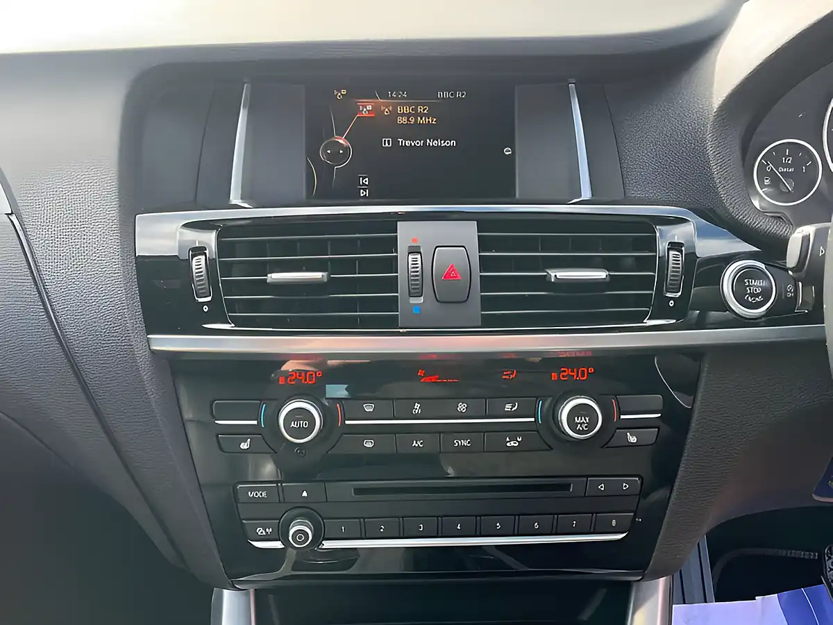 Used 2016 BMW X4 M Sport Alpine White - Interior and Exterior details 12