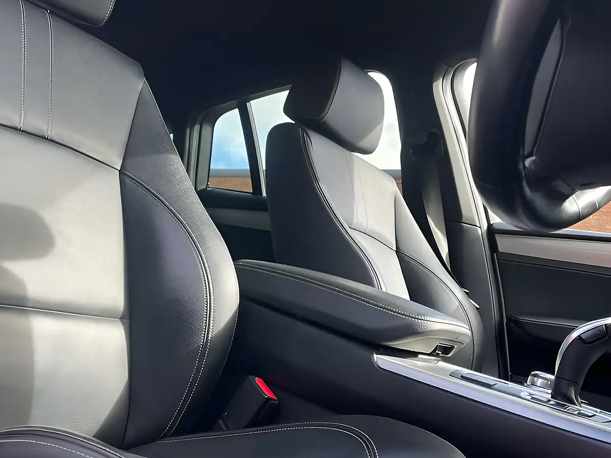 Used 2016 BMW X4 M Sport Alpine White - Interior and Exterior details 17