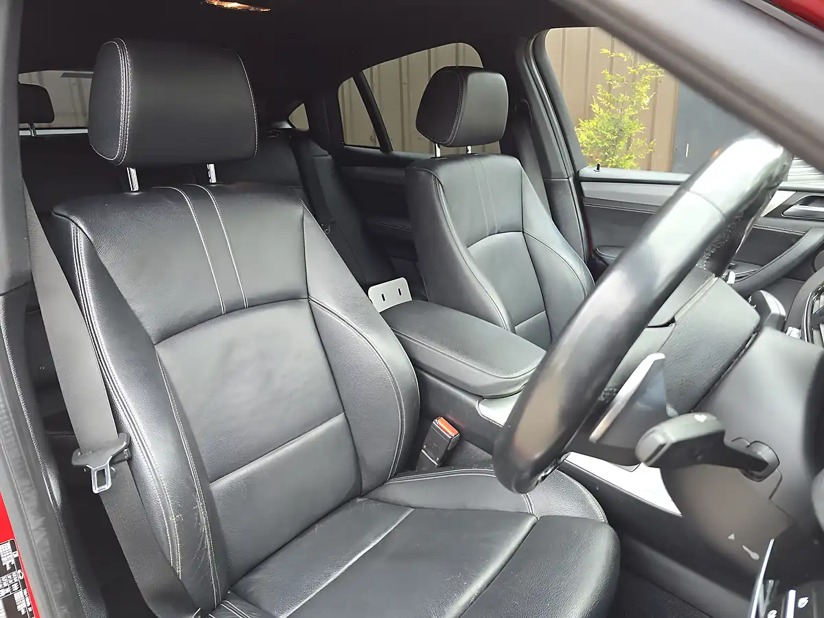 Used 2016 BMW X4 M Sport Red - Interior and Exterior details 6
