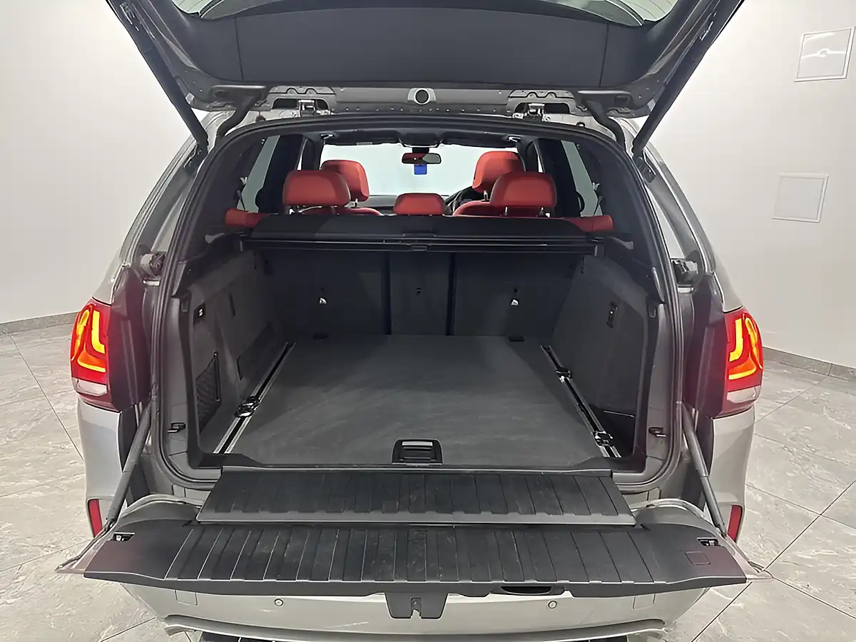 Used 2016 BMW X5 M Donington Grey - Interior and Exterior details 9