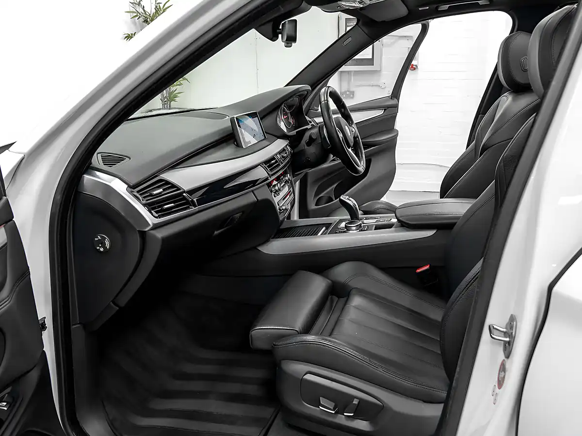 Used 2016 BMW X5 M Sport Alpine White - Interior and Exterior details 12