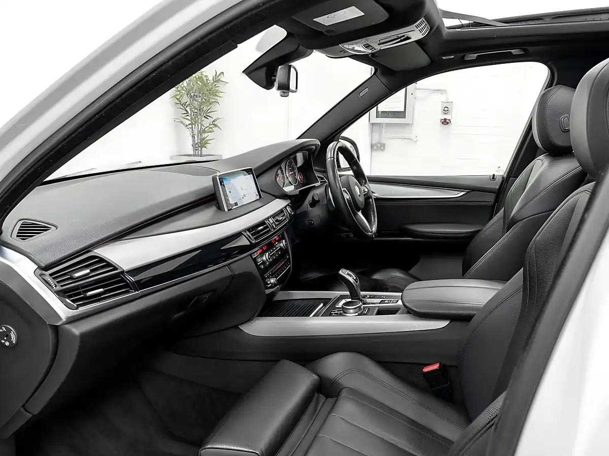 Used 2016 BMW X5 M Sport Alpine White - Interior and Exterior details 13