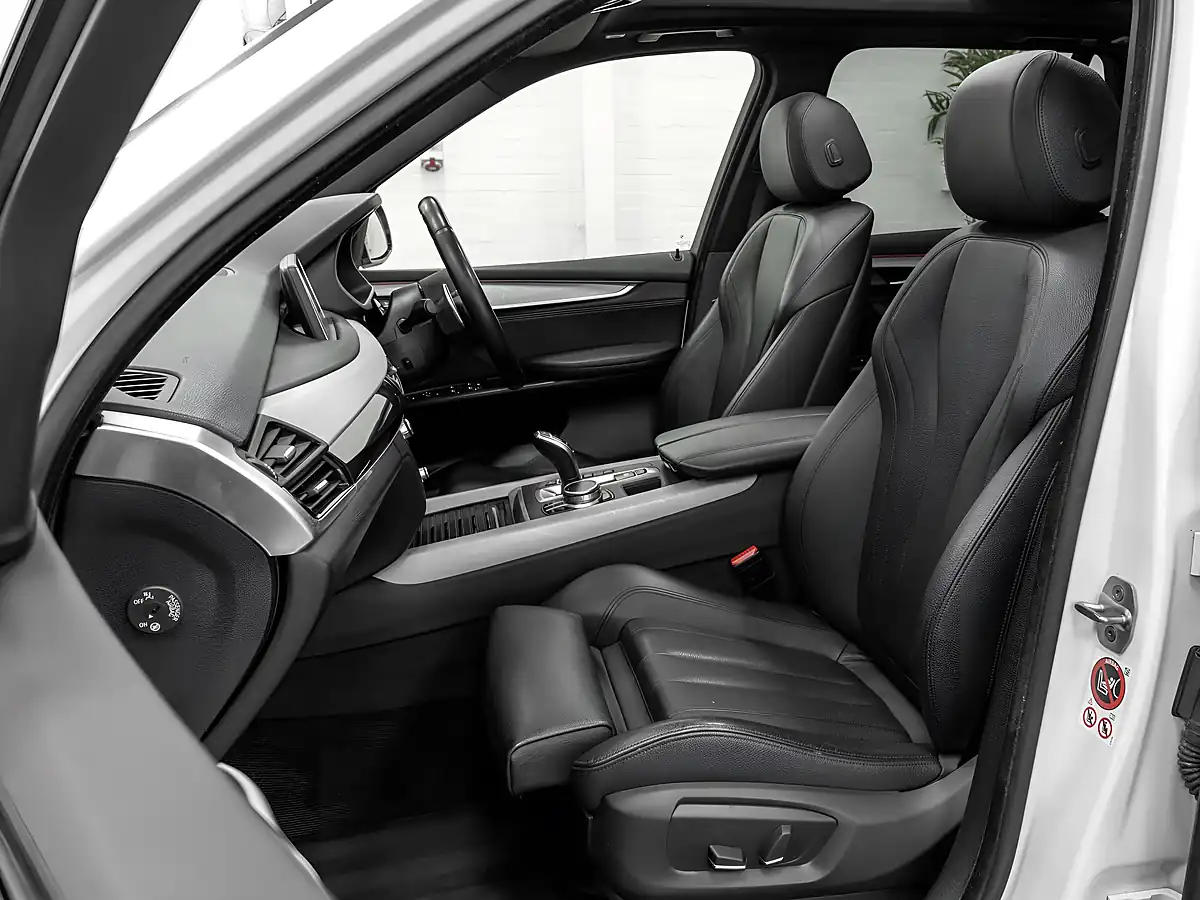 Used 2016 BMW X5 M Sport Alpine White - Interior and Exterior details 14