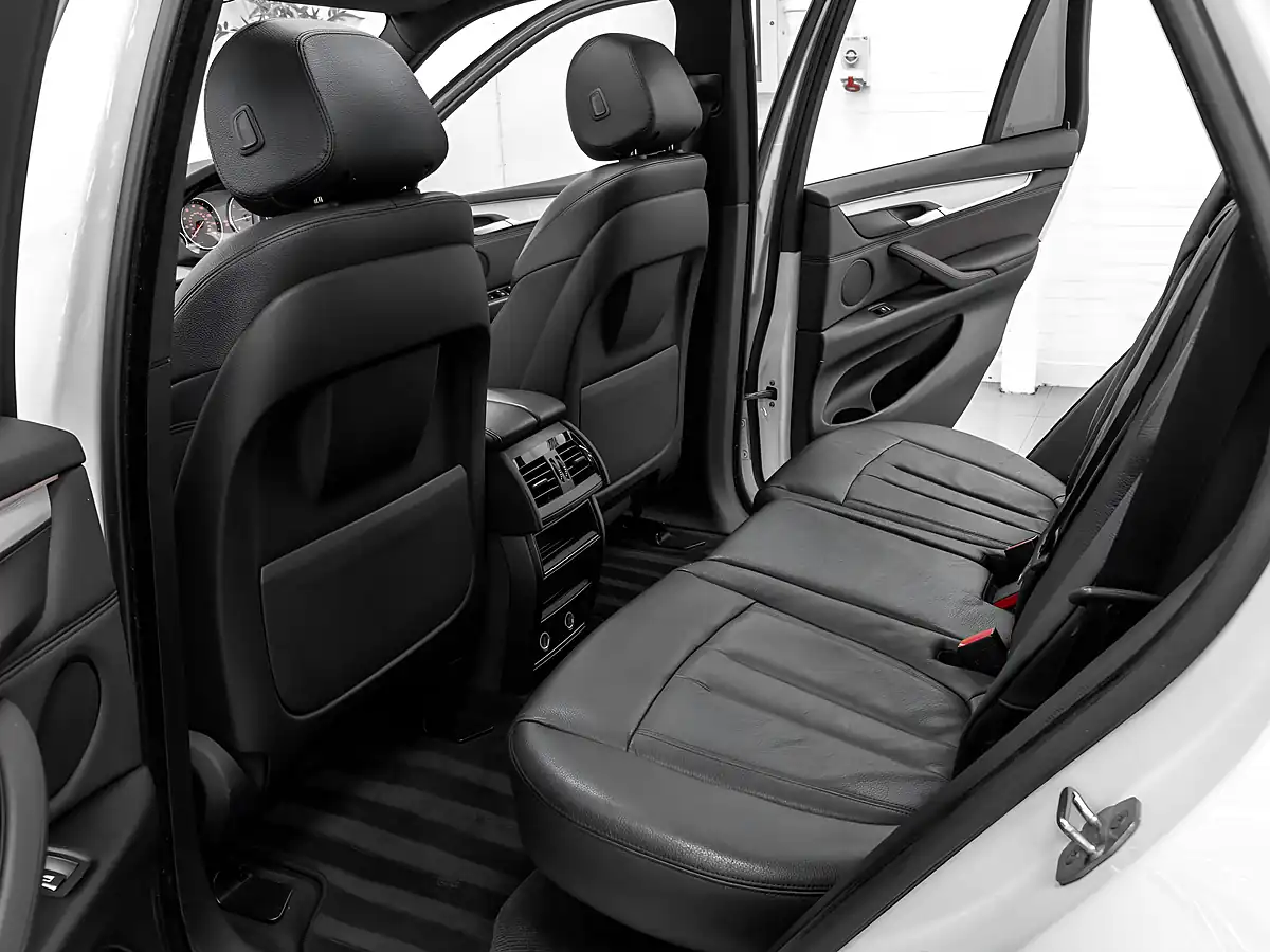 Used 2016 BMW X5 M Sport Alpine White - Interior and Exterior details 15