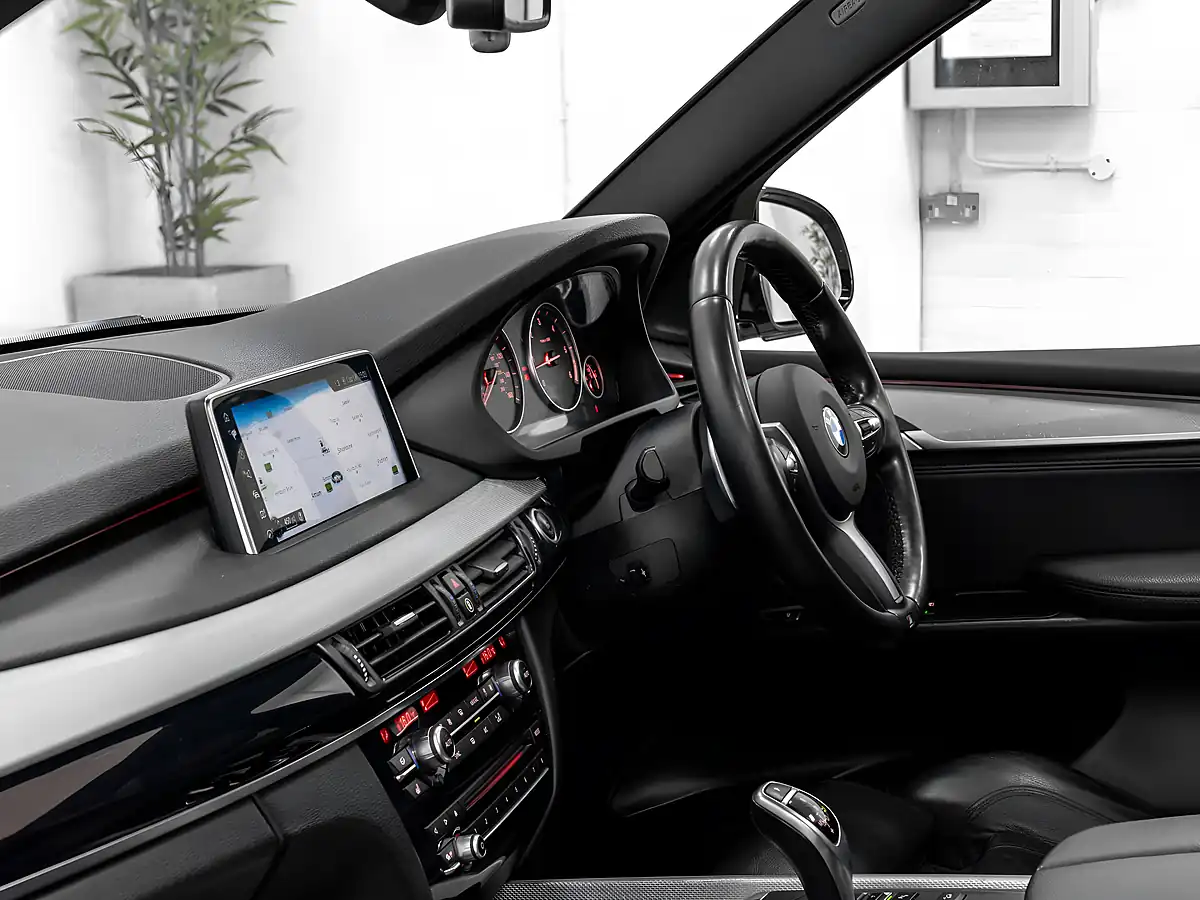 Used 2016 BMW X5 M Sport Alpine White - Interior and Exterior details 18