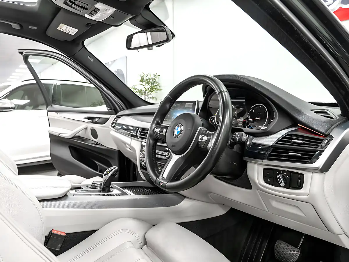 Used 2016 BMW X5 M Sport Black Sapphire - Interior and Exterior details 17