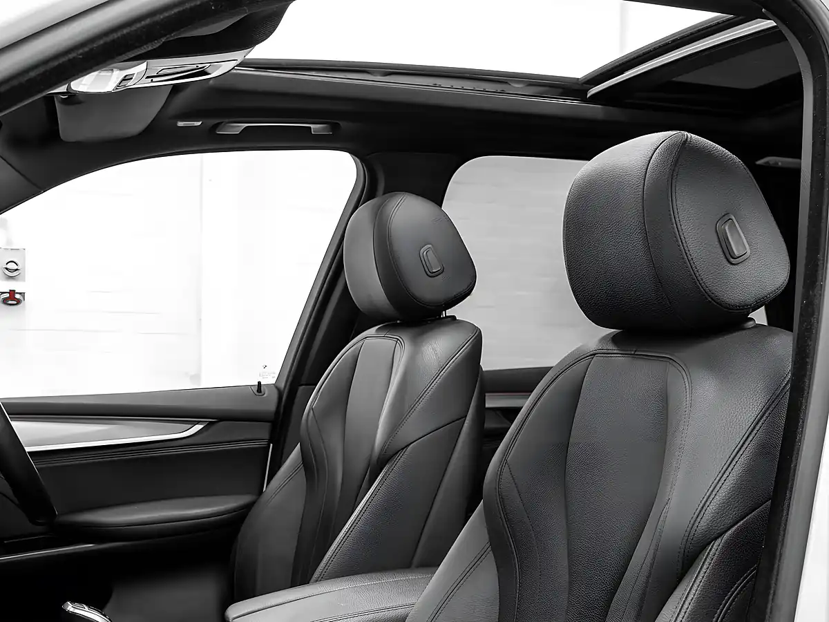 Used 2016 BMW X5 M Sport Mineral White - Interior and Exterior details 14