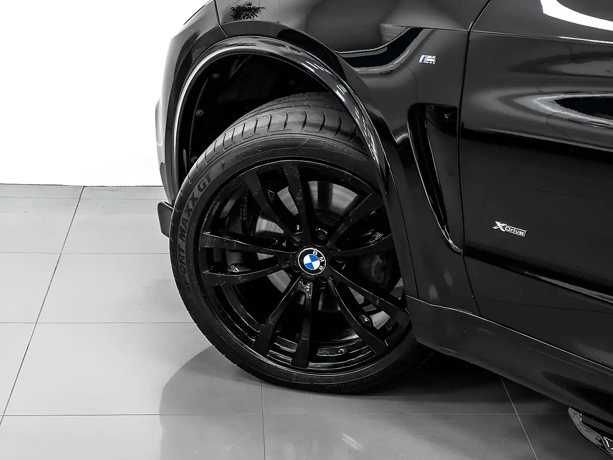 Used 2016 BMW X5 M Sport Sapphire Black - Interior and Exterior details 10