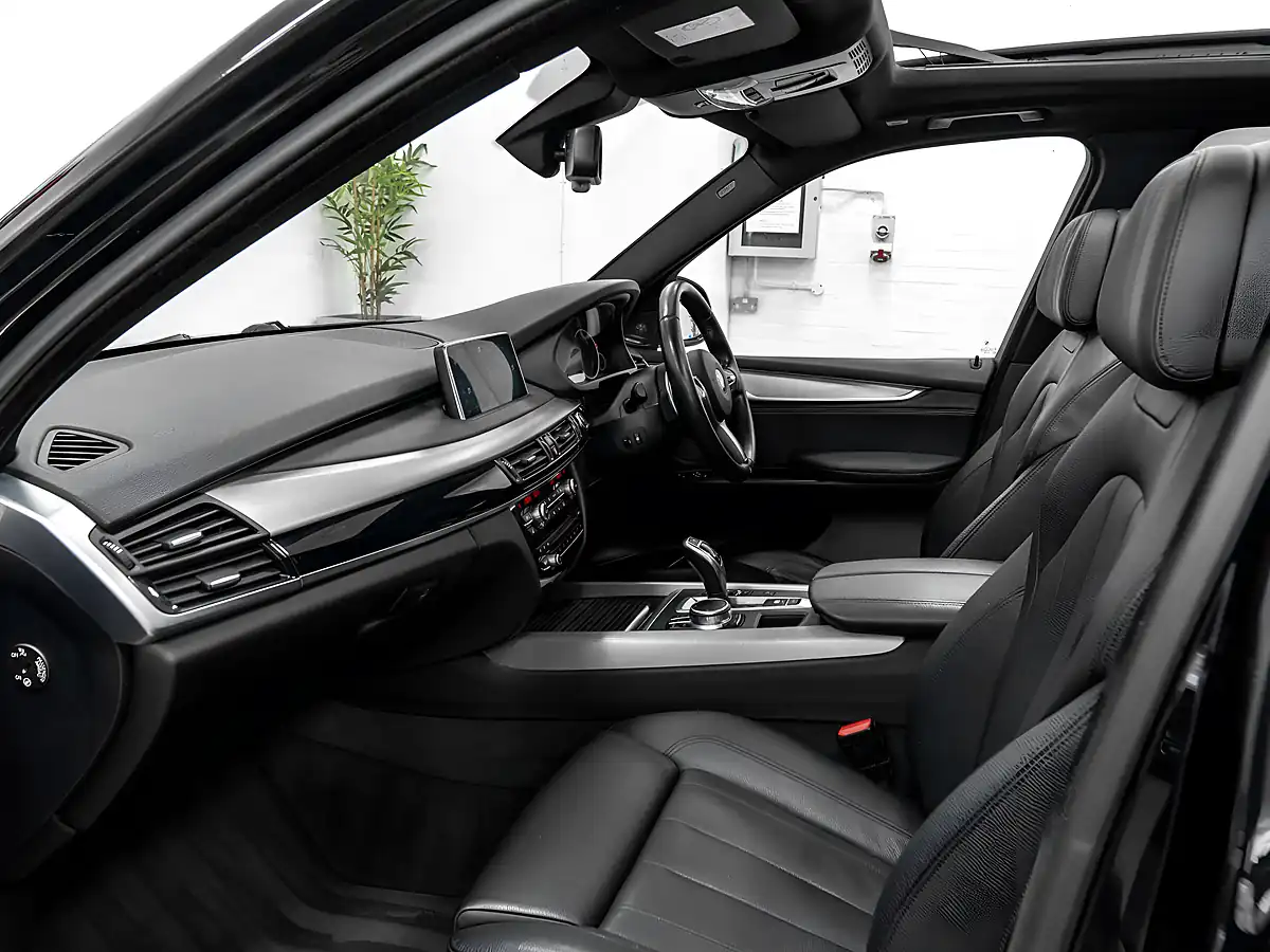 Used 2016 BMW X5 M Sport Sapphire Black - Interior and Exterior details 12