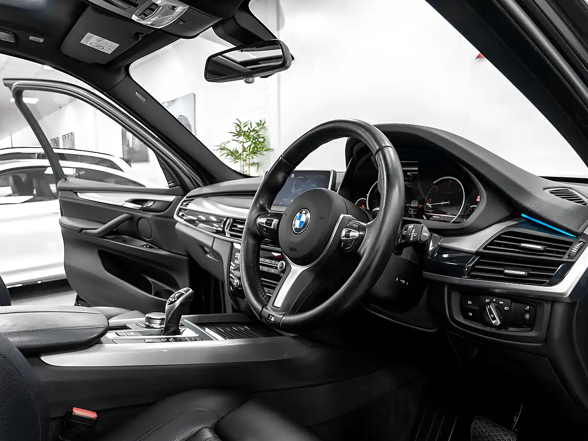 Used 2016 BMW X5 M Sport Sapphire Black - Interior and Exterior details 17