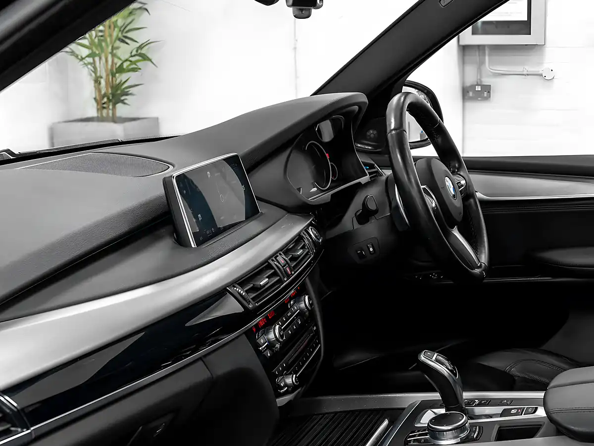 Used 2016 BMW X5 M Sport Sapphire Black - Interior and Exterior details 18