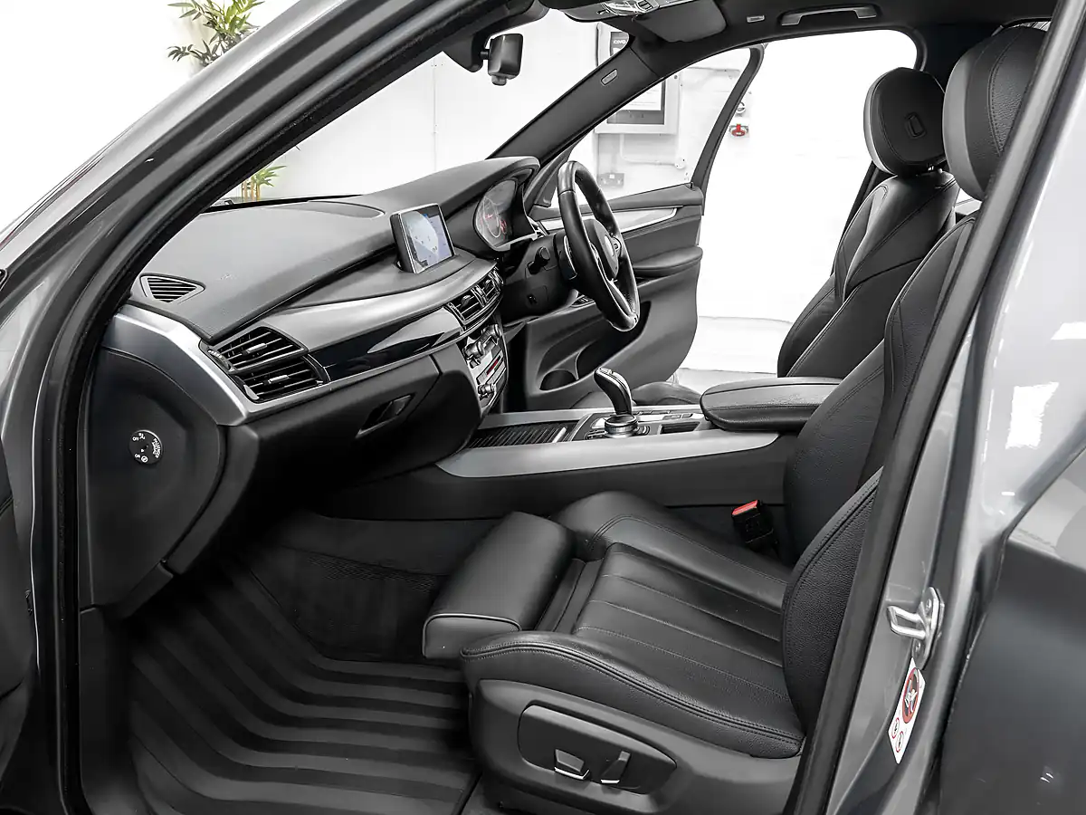 Used 2016 BMW X5 M Sport Space Grey - Interior and Exterior details 12