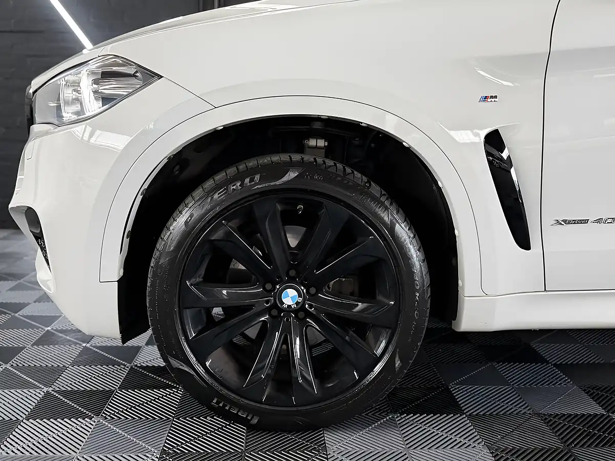 Used 2016 BMW X6 M Sport Alpine White - Interior and Exterior details 15