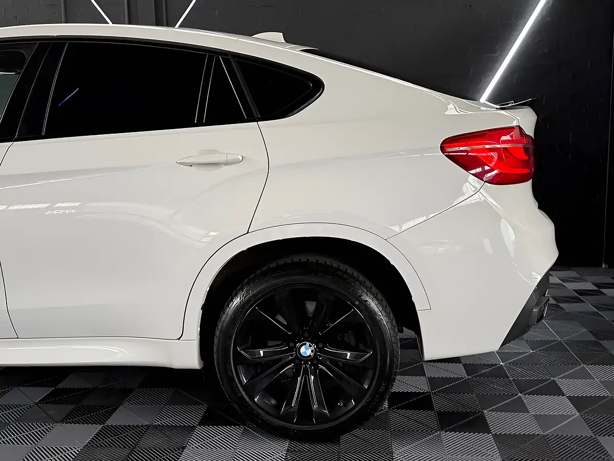 Used 2016 BMW X6 M Sport Alpine White - Interior and Exterior details 19