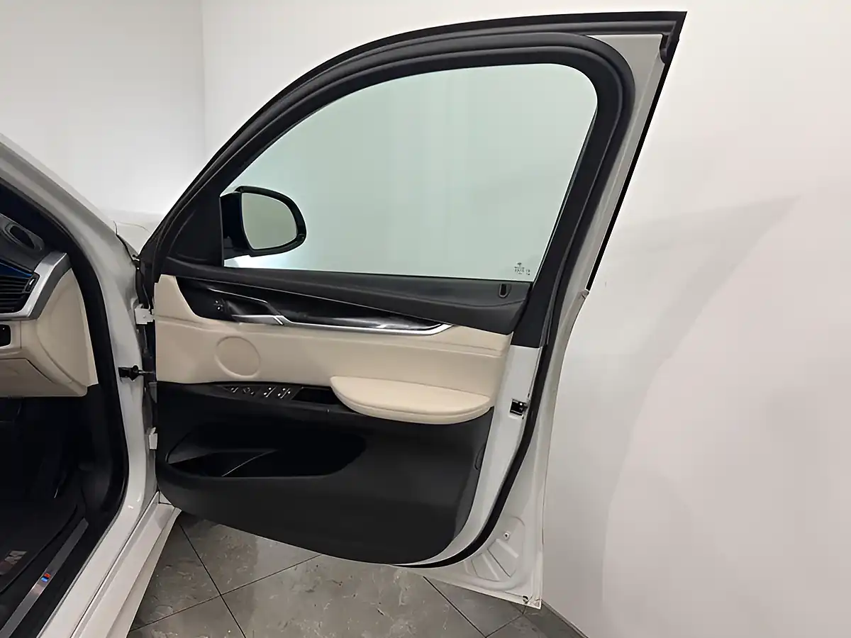 Used 2016 BMW X6 M Sport Mineral White - Interior and Exterior details 12