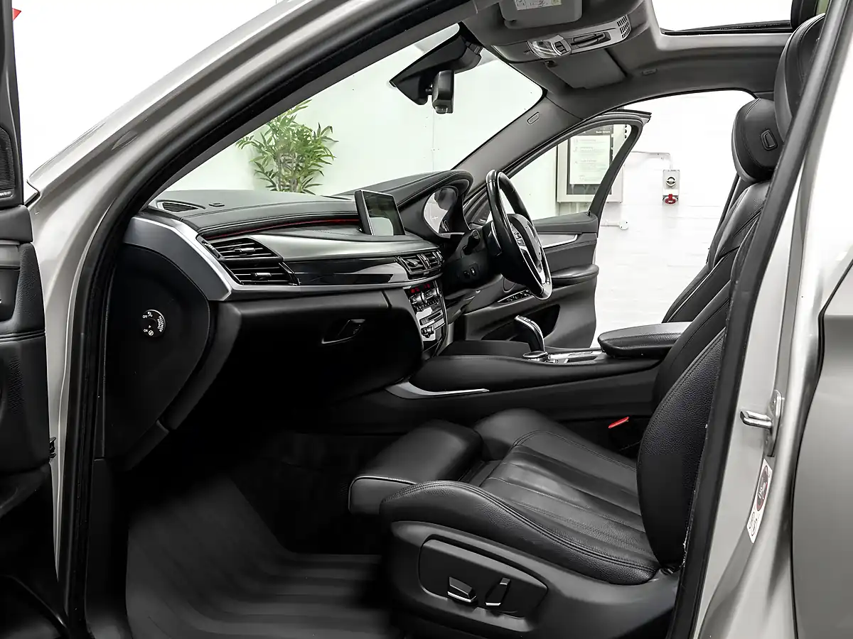 Used 2016 BMW X6 Se Silver - Interior and Exterior details 17