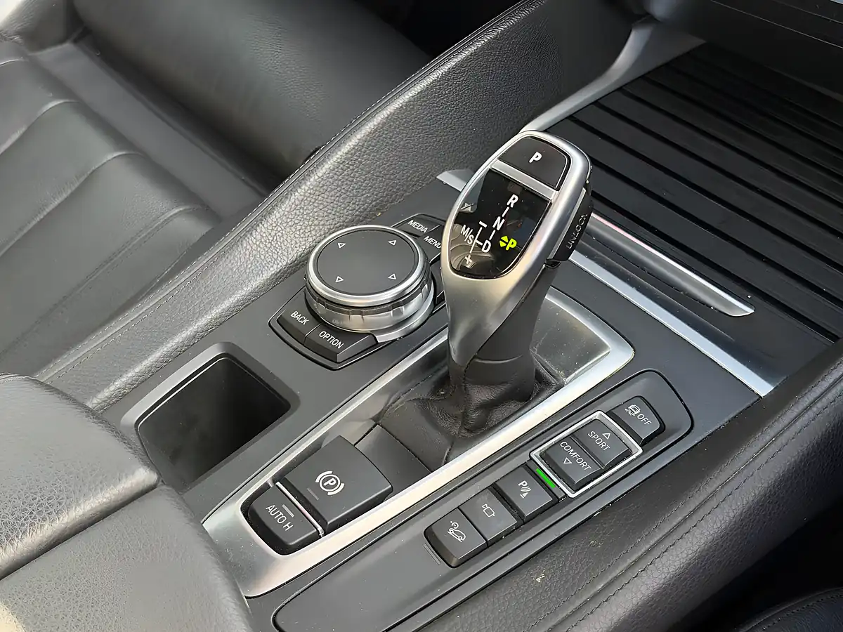 Used 2016 BMW X6 Xdrive White - Interior and Exterior details 13