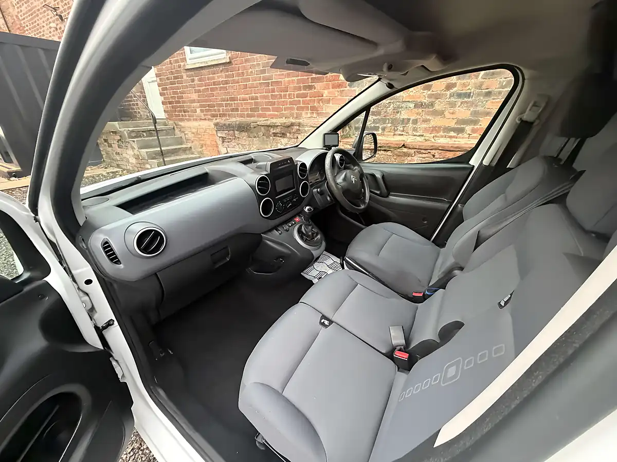Used 2016 Citroen Berlingo 625 Enterprise Blue White - Interior and Exterior details 12
