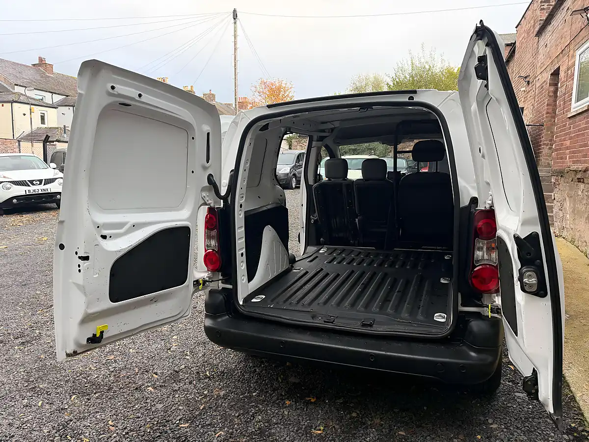Used 2016 Citroen Berlingo 625 Enterprise Blue White - Interior and Exterior details 9