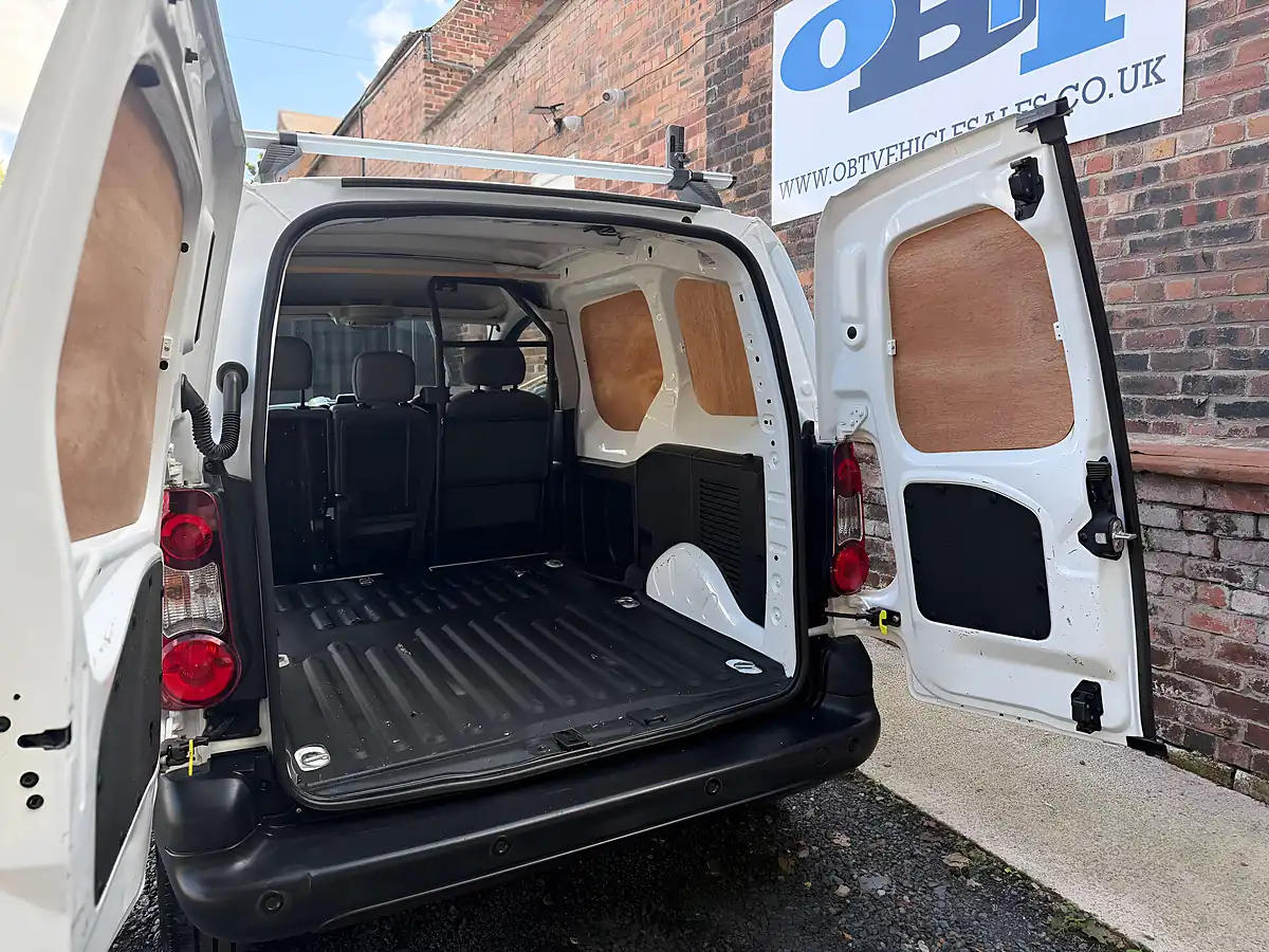 Used 2016 Citroen Berlingo 850 Enterprise White - Interior and Exterior details 10