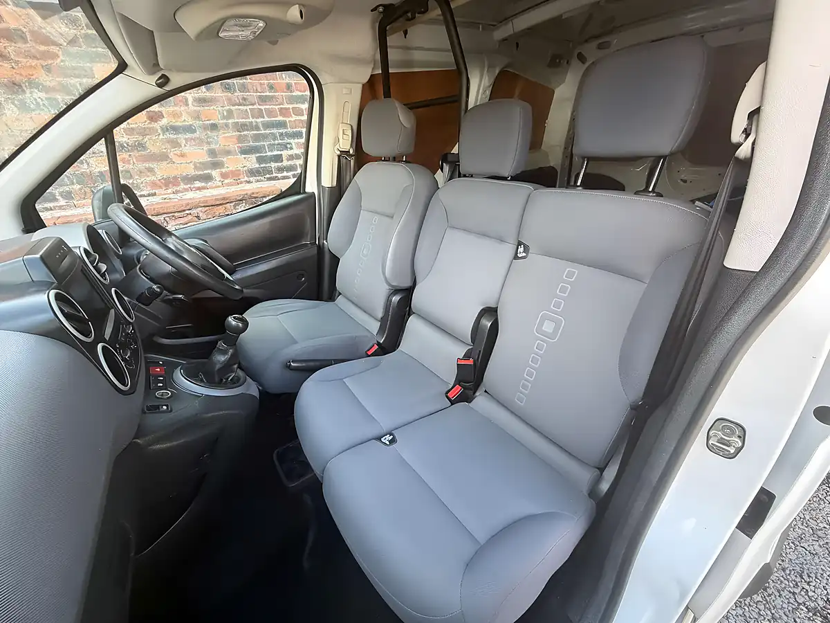 Used 2016 Citroen Berlingo 850 Enterprise White - Interior and Exterior details 11