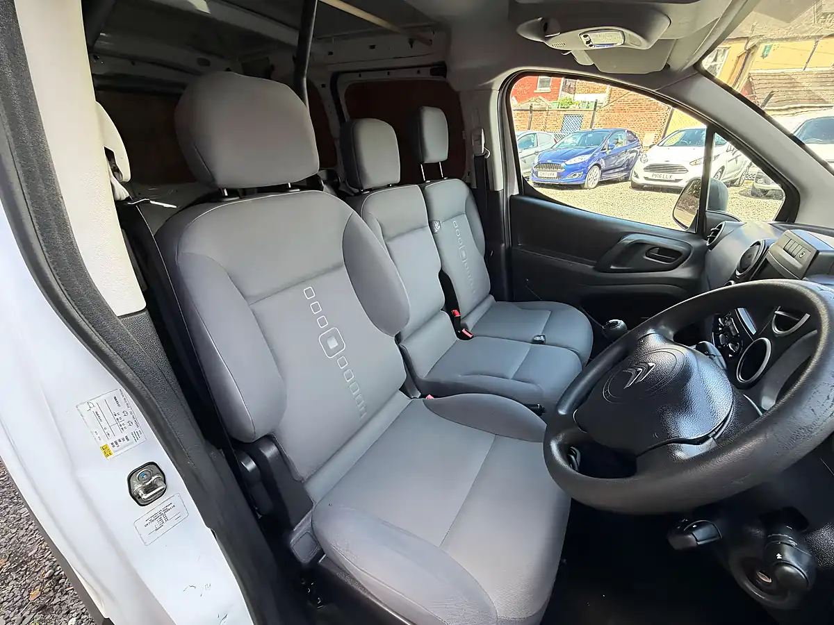 Used 2016 Citroen Berlingo 850 Enterprise White - Interior and Exterior details 12