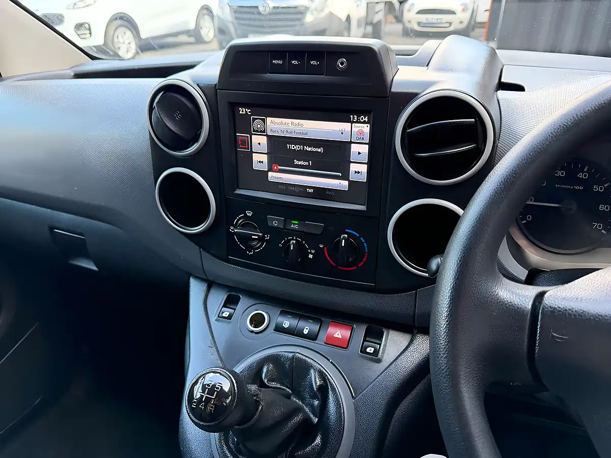 Used 2016 Citroen Berlingo 850 Enterprise White - Interior and Exterior details 14