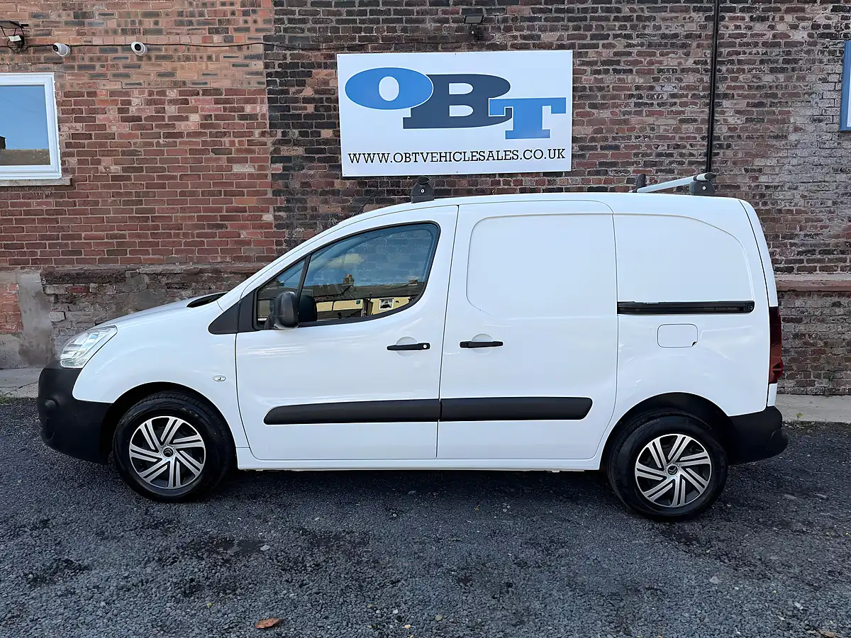 Used 2016 Citroen Berlingo 850 Enterprise White - Interior and Exterior details 6