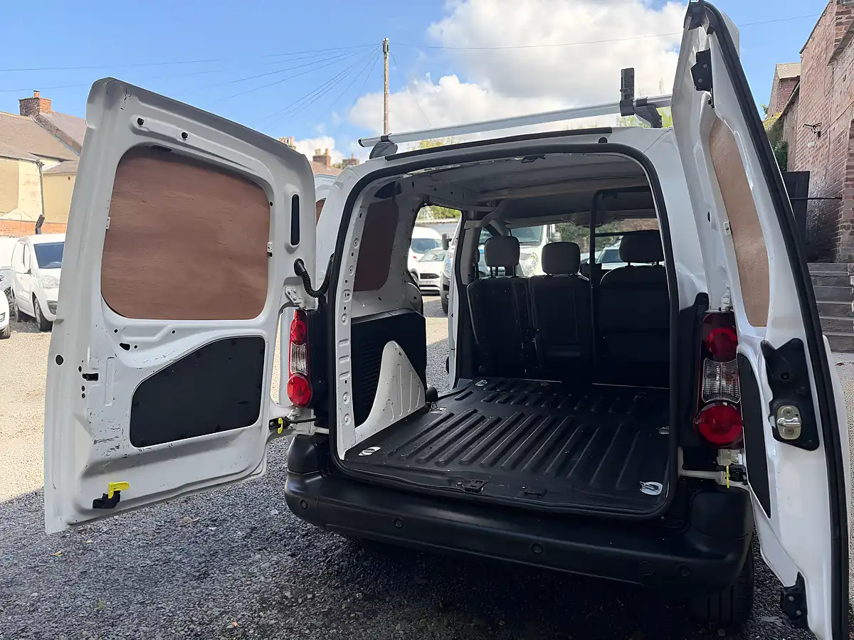Used 2016 Citroen Berlingo 850 Enterprise White - Interior and Exterior details 9