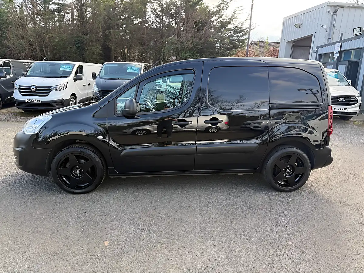 Used 2016 Citroen Berlingo Enterprise 625 Black - Interior and Exterior details 13