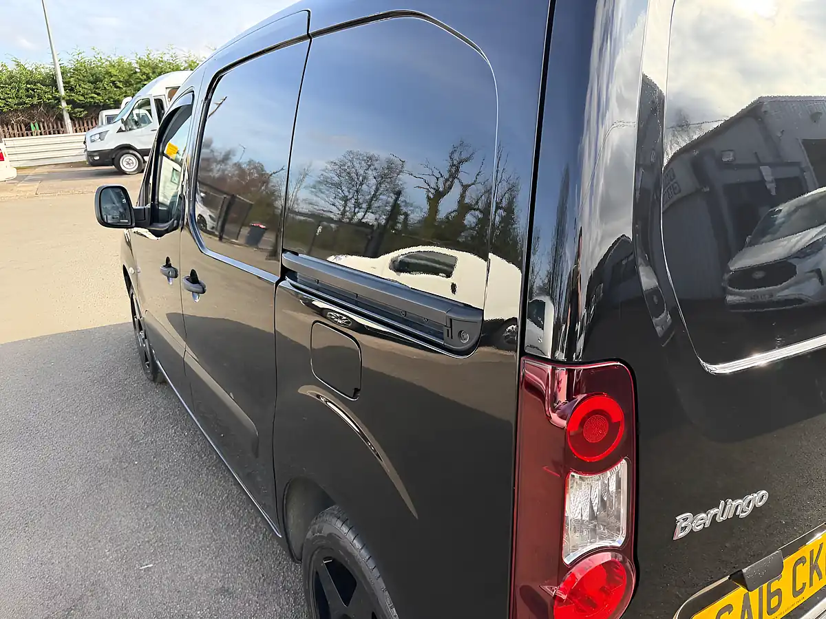 Used 2016 Citroen Berlingo Enterprise 625 Black - Interior and Exterior details 15