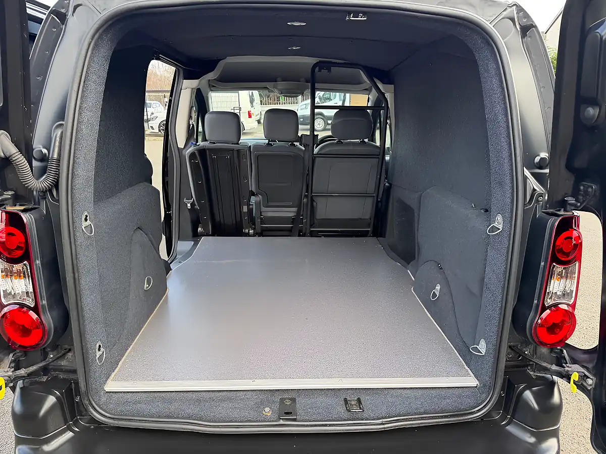 Used 2016 Citroen Berlingo Enterprise 625 Black - Interior and Exterior details 4