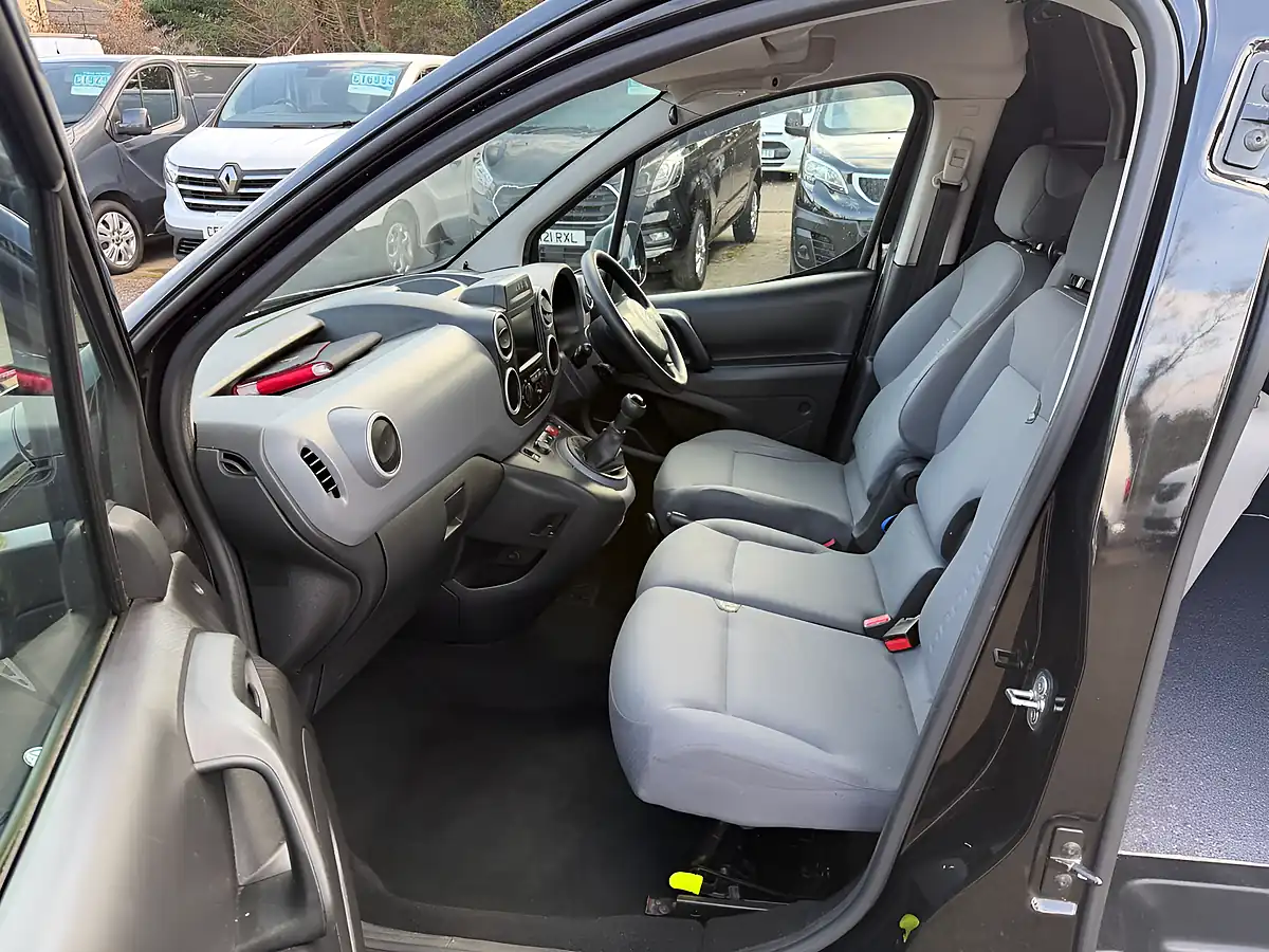 Used 2016 Citroen Berlingo Enterprise 625 Black - Interior and Exterior details 6